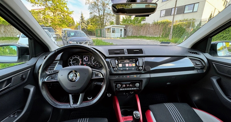 Skoda Fabia cena 52500 przebieg: 65500, rok produkcji 2017 z Warszawa małe 121